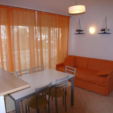 Апартаменты Beachfront With Stunning Ocean Views *