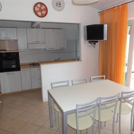 Апартаменты Beachfront With Stunning Ocean Views